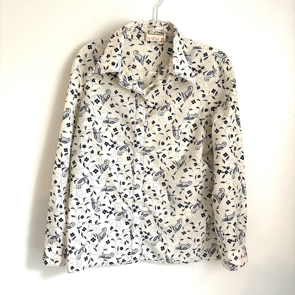 Center Stage II | VINTAGE Womens Button Up Blue Cream Bird Flowers Blouse Size L